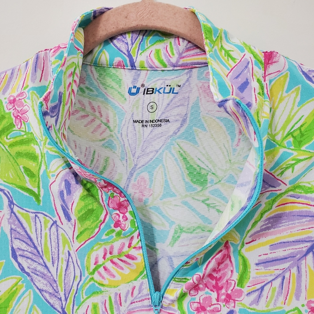 IBKUL Short Sleeve Mock Neck Quarter Zip Tropical Print Athleisure Top Small - Picture 2 of 6
